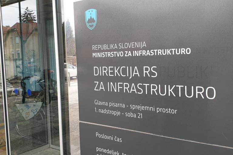Ministrstvo opozarja na lažna sporočila v imenu nacionalnega centra za upravljanje prometa