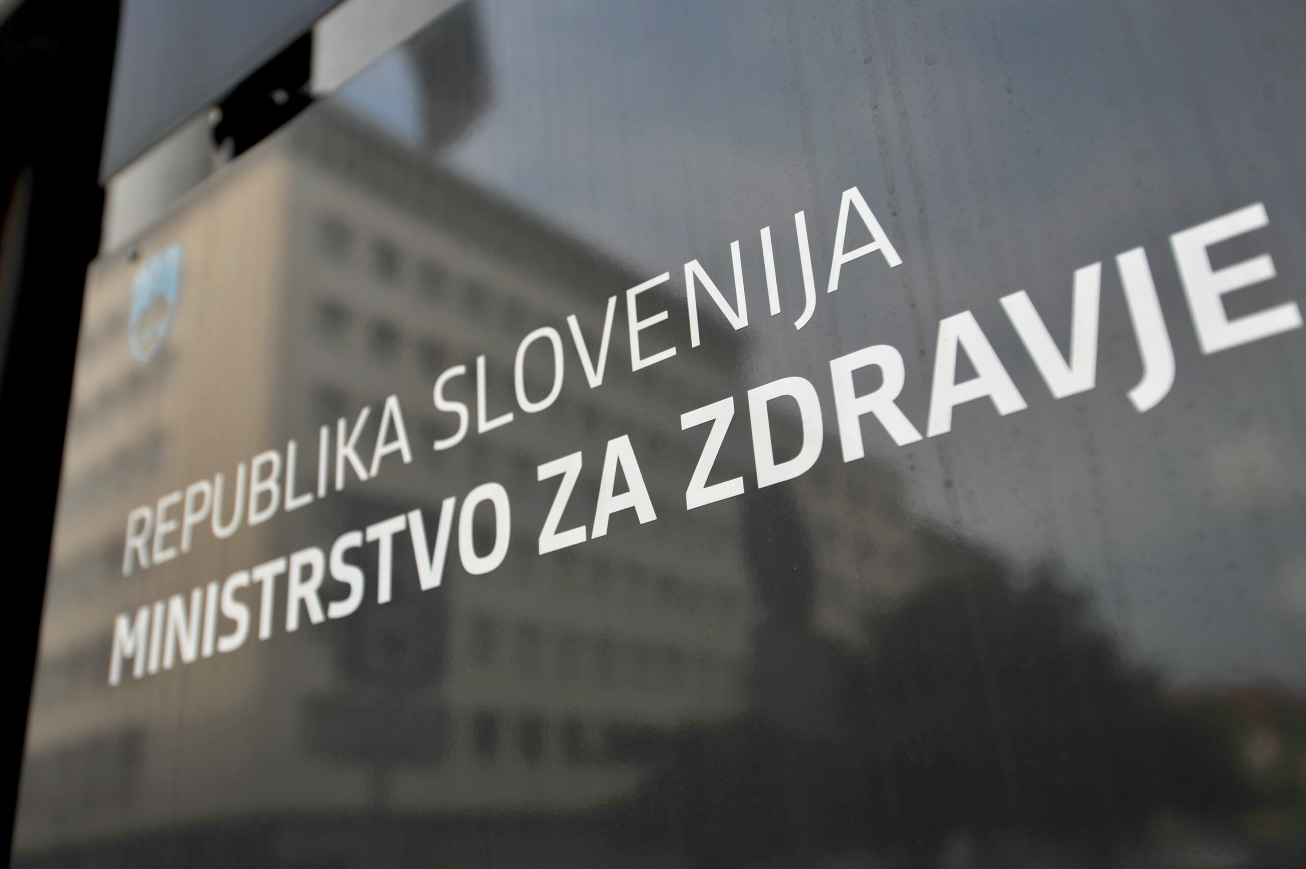 Na predlog strategije za upravljanje in razvoj kadrov v zdravstvu na ministrstvu prejeli 18 pripomb