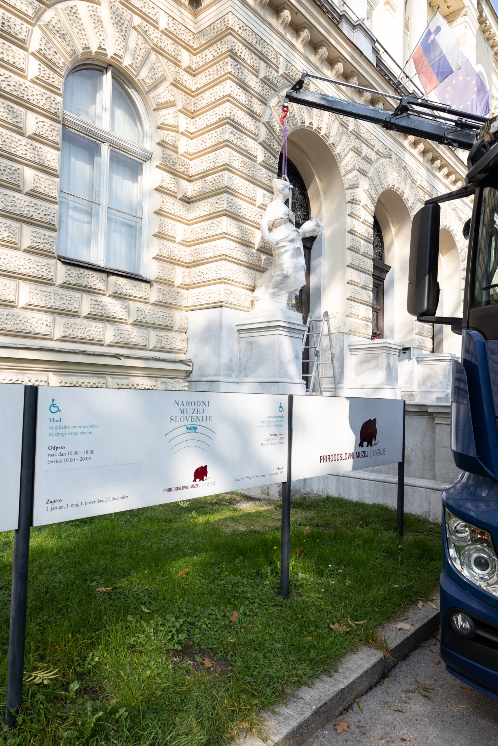 V Narodnem muzeju Slovenije razstava italijanske umetniške keramike