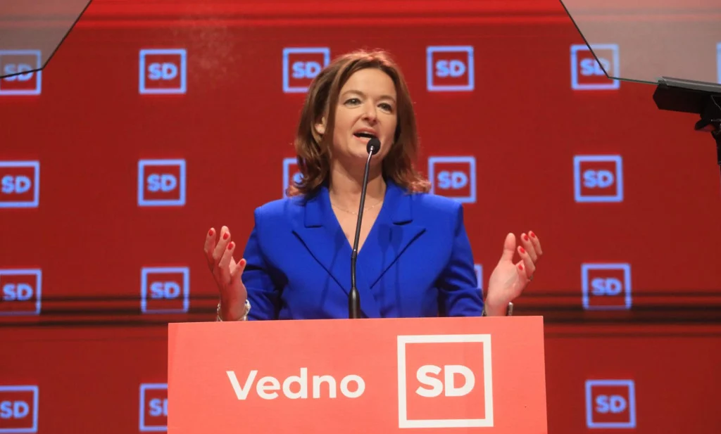 V SD po preklicu nominacije Fajon vladi očitajo politični revanšizem