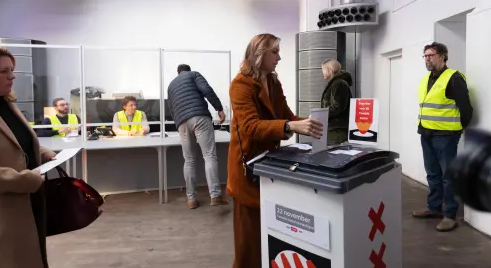 Na Nizozemskem danes predčasne parlamentarne volitve