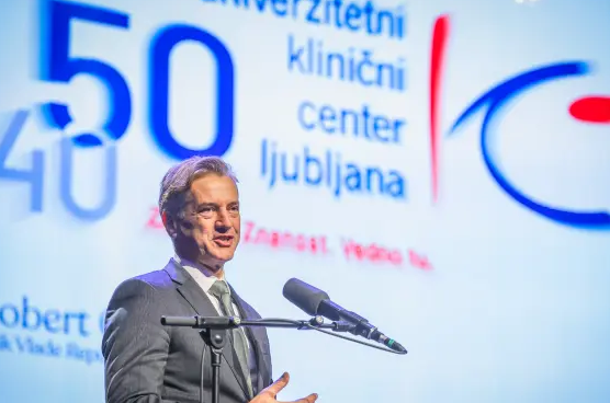 Golob na slavnostni akademiji UKC Ljubljana poudaril pomen javnega zdravstvenega sistema
