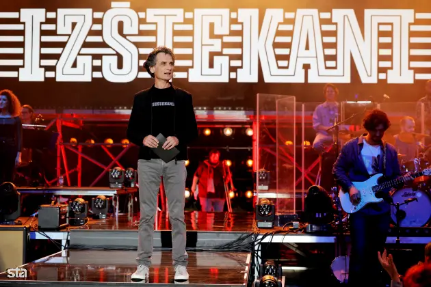 Decembrski koncert Izštekanih v Kinu Šiška od folka do rapa