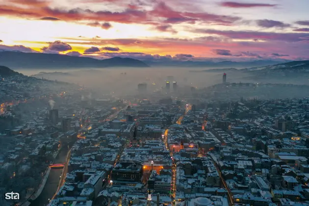 Sarajevo z nujnimi ukrepi zaradi hude onesnaženosti zraka