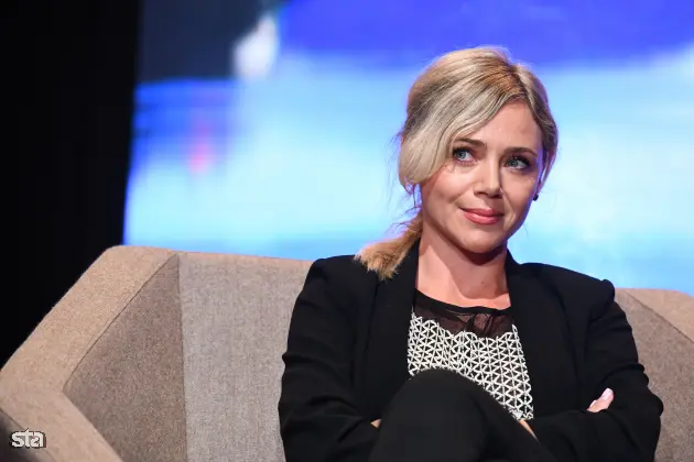 Katarina Čas o Divji češnji: Številni nosijo maske, da bi na zunaj delovali kot popolna družina