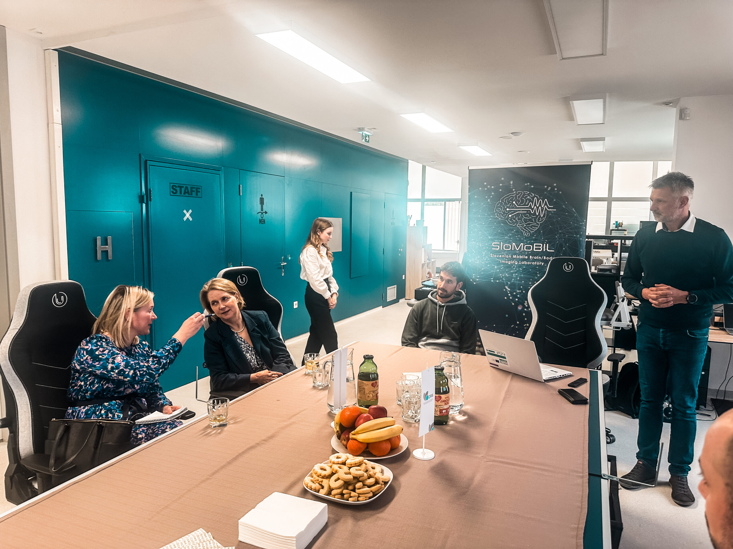 Prejeli smo: Nemška veleposlanica obiskala Mediteranski center zdravja in Laboratorij Inštituta za kineziološke raziskave ZRS Koper