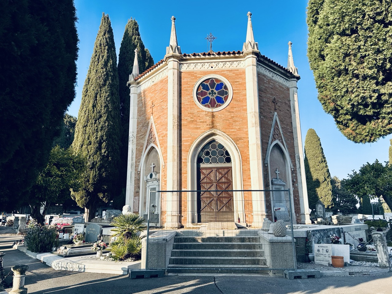 Zunanjost končana, obnova se seli pod kupolo