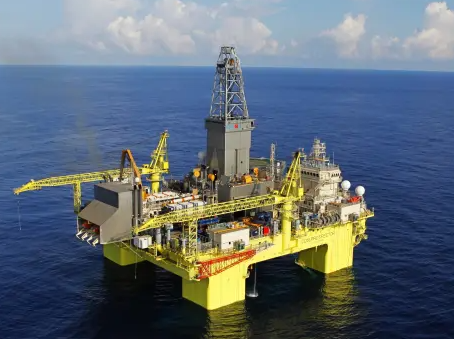 Cene nafte po napovedih skorajšnjega končanja vojne navzdol