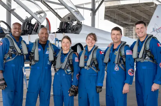 Posadka misije Artemis 2 na poti proti Luni