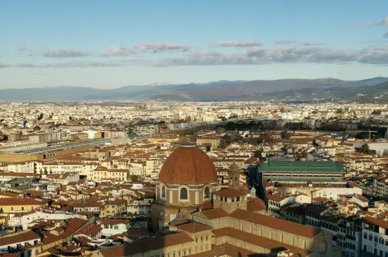 Turistka s plezanjem poškodovala Neptunov vodnjak v Firencah