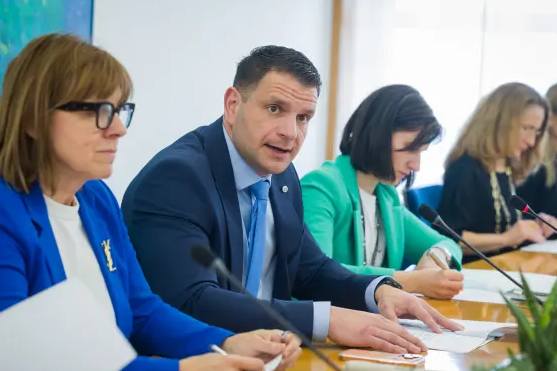 V petek še ena izredna seja DZ, na kateri bodo obravnavali predlog sprememb zakona o prispevkih za socialno varnost