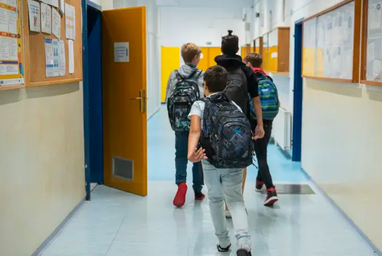 V vrtcih in osnovnih šolah manj otrok, dijakov pa več