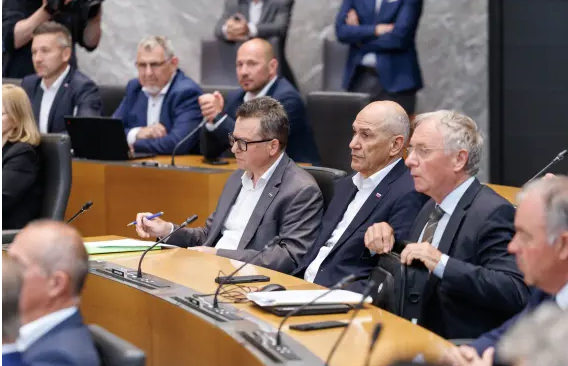 Predlogu interventnega zakona za razvoj Slovenije se obeta zadostna podpora