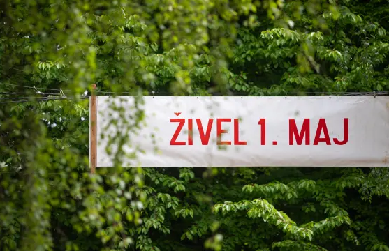 V prvih prvomajskih poslanicah sindikatov opozorila pred posegi v delavske pravice