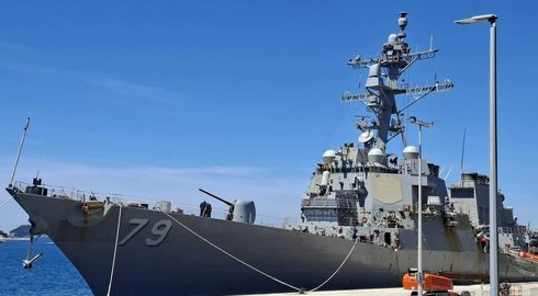 V Dubrovnik prispel ameriški vojaški rušilec USS Oscar Austin