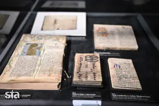 NUK z razstavo prvič v Sloveniji oživlja drobce srednjeveških rokopisov