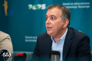 Generalni direktor ZZZS z evropskim komisarjem o ukrepih za zagotavljanje dostopnosti do zdravil