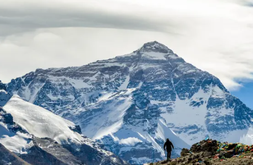 Rekordno število plezalcev v sezoni na Mount Everestu