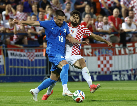 Slovenija v izdihljajih tekme izgubila na Hrvaškem