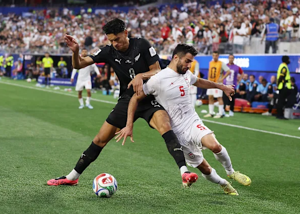 Iran do točke z Novo Zelandijo, Urugvaj s Savdsko Arabijo