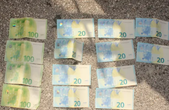V Sloveniji izsledili Italijana s ponarejenimi bankovci