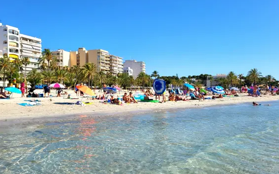 Na Majorki obsežen protest proti množičnemu turizmu