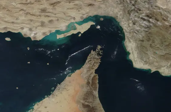 Iran šestim plovilom preprečil prečkanje Hormuške ožine