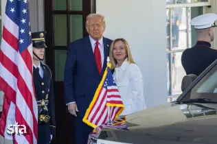 Trump z novo posmehljivo objavo na račun Meloni