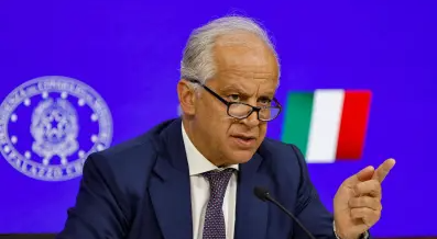 Italija glede migracij predlaga širitev albanskega modela na raven EU