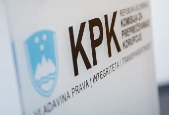Sodišče potrdilo odločitev KPK o nasprotju interesov Hojsa in Počivalška