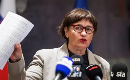 Poslanka Sukič zaradi primera Košir ovadila ministre Logarja, Vrtovca in Ostrca