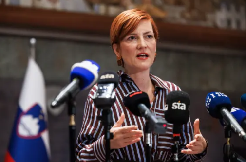 Dela opozicije ne bo na proslavo ob dnevu “osvoboditve Slovenije”