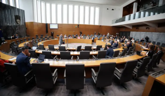 DZ bo danes predvidoma odredil še parlamentarni preiskavi na zahtevo Svobode in Levice