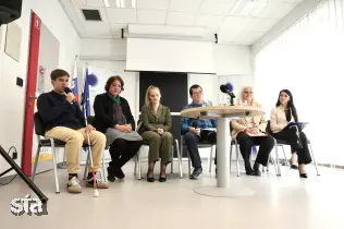 Slepi in slabovidni ob dnevu bele palice opozorili na pomanjkanje kadra in pomanjkljive prostorske prilagoditve